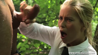 Перепихон в лесу с молоденькой школьницей