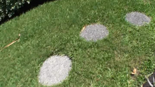 Молоденькой мужичек сношает взрослую на подоконнике