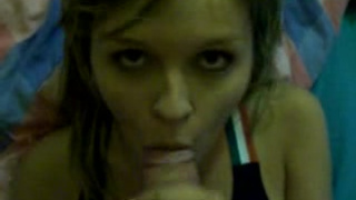 18-летняя сучка получает мощный камшот на свое милое лицо