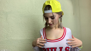 Русская студентка отсасывает писюн приятеля вместе с чупа-чупсом