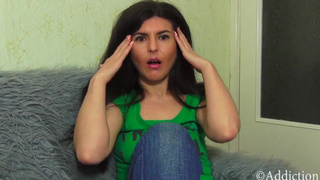 Трется членом об задницу зрелки и дико возбуждается