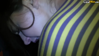 Русская студентка отсасывает большой болт пикапера за деньги