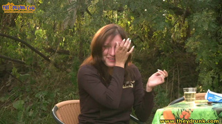 Эффектная лиза отсосала стояк пьяному чуваку на улице