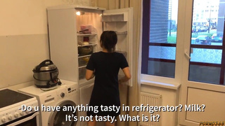 Москвич трахает двоюродную сестричку приехавшую к нему в гости из деревни в поисках работы