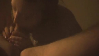 Русская кокетка Юля умеет делать первоклассный минетик