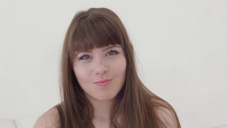 Нежная француженка делает минетик и долбится в мохнатку с чернокожим агентом