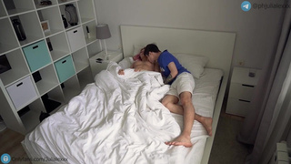 Питерский брат чпокает сонную сестренку пока ее суженый закупается продуктами