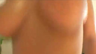 Развратная баба хочет жаркий и глубокий секс на диване