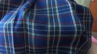 Любительский секс с красивой рыжей сучкой в юбке