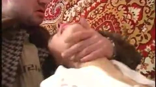 Русская алкашка подарила любовнику минетик и порево