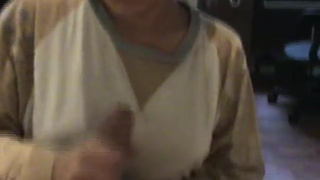 Молоденькая красотка мастурбирует своем другу возбуждённый пенис