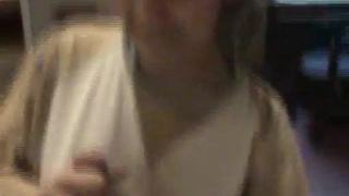 Молоденькая красотка мастурбирует своем другу возбуждённый пенис