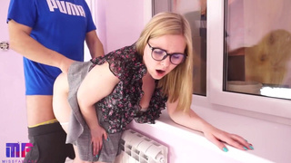 Хозяин дома шпилит дерзкую риэлторшу в пизду за плохое поведение в русской домашке