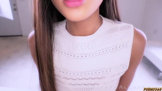 Азиаточка Vina Sky облизывает хуй агента и закатывает глаза