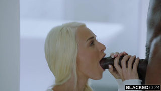 Блонди изменяет муженьку со своим чёрным любовником