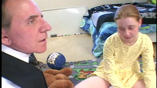 Деваха обсасывает болт и возбуждается