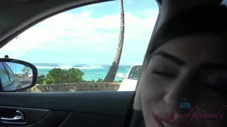 Взрослая шлюха устроила стриптиз и сделала клевый отсос