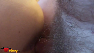 Домашняя благоверная делает минетик и принимает поток кончи на лицо