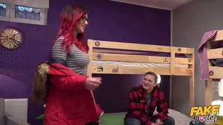 Секс в хостеле с наивной студенткой