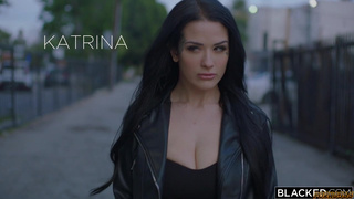 Путана с татуировками любит огромные черные члены