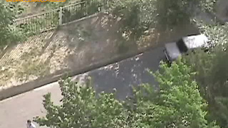 Пьяная прошмандовка ласкает член спящего пацыка