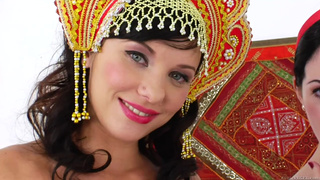 Пердолит в анал трех русских телок