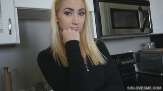 Брат найдя компромат на сестричку белокурую красотку шантажирует её сексом