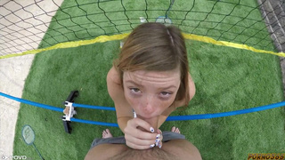 Спортивная чика трахнулась с другом на бильярдном столе