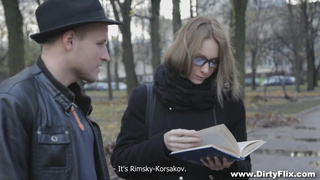 Запикапил и отжарил начитанную зубрилку в уютной спальне