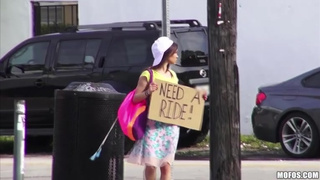 Кобель удачно подобрал на улице местную девченку