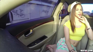 Кобель удачно подобрал на улице местную девченку