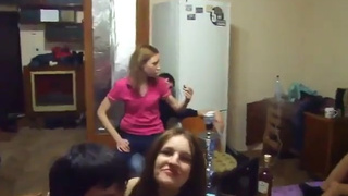 Студенты на квартире замутили групповую оргию