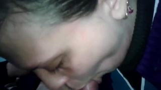 Частное порно начальницы делающей своему сотруднику минетик