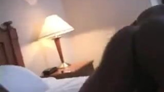 Жене заткнули ротик и наполнили сливками перед куколдом