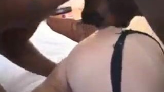 Жене заткнули ротик и наполнили сливками перед куколдом