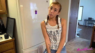 Дочь без буферов уговорила отца научить ее трахаться в письку