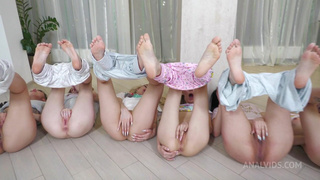 Русская анальная оргия с наивными девчонками, нежные попки будут разорваны!