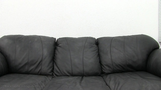 Русские подружки на кастинге выебаны на четвереньках на столе