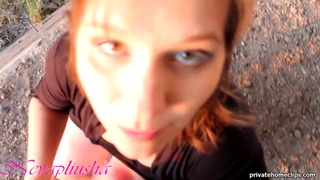 Кобель кончает в рот рыжей девушке на улице