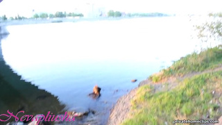 Кобель кончает в рот рыжей девушке на улице