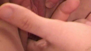 Рогоносец дает жене в ротик в душе