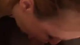 Юной мужчина долбит красавицу в позе раком