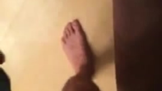 Юной мужчина долбит красавицу в позе раком