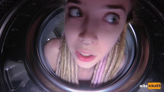 Питерский брат жарит сестричку застрявшую головой в стиралке