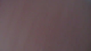 Двойное проникновение для наивной: бойфренд засовывает свой болт в одну дырень и резиновый в другую