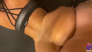 Грудастенькая латина с большой жопой подставляет анальную дырочку тренеру