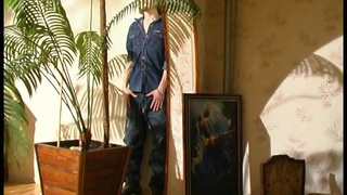 Баба отсасывает стояк молодого племянника