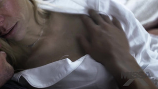 Порно онлайн матюрка прыгает на болте сыночка