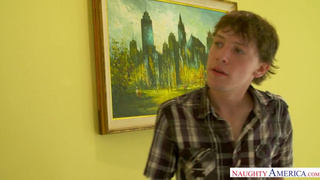 Спалил мильфу за мастурбацией в спальне