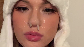 Килограммовый камшот на лицо, прошмандовка Анютка вся в белой подливе!